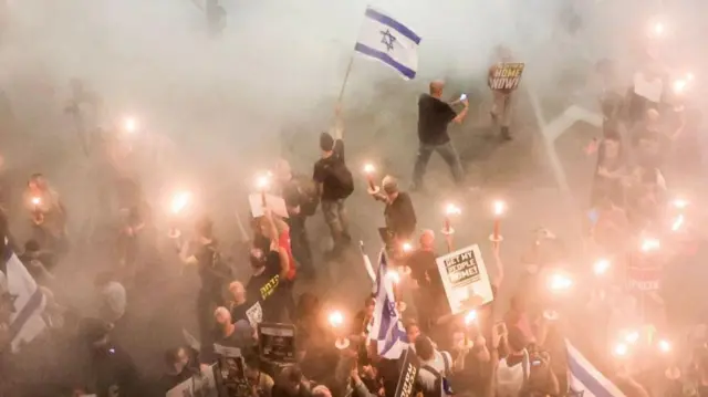 مسيرة احتجاجية في تل أبيب لإطلاق سراح الرهائن في غزة – 30 مارس/آذار 2024