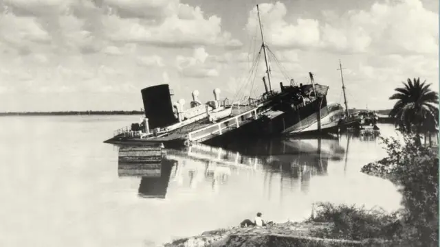 অপারেশন জ্যাকপট অভিযানে বিস্ফোরিত হওয়া একটি জাহাজ