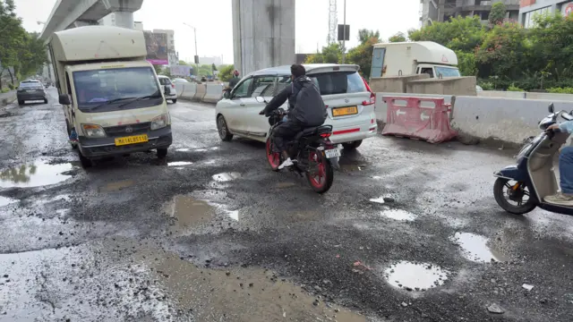 रस्ते, ट्रॅफिक या समस्या प्रामुख्याने जाणवत असतानाच कचऱ्याचे नियोजन असो की अतिक्रमणाचा मुद्दा, याचाही प्रश्न जाणवतो आहे. 