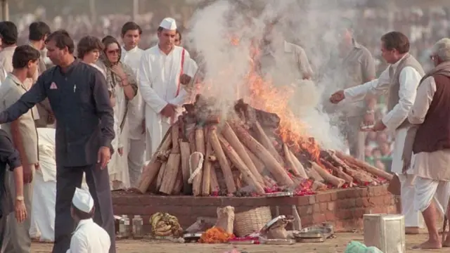 राजीव गांधी