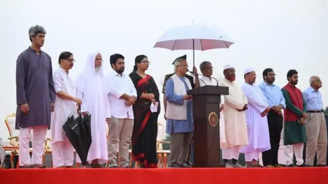 সংসদ ভবনের দক্ষিণ প্লাজার আলাদা মঞ্চ থেকে ঘোষণা হয় জুলাই ঘোষণাপত্র