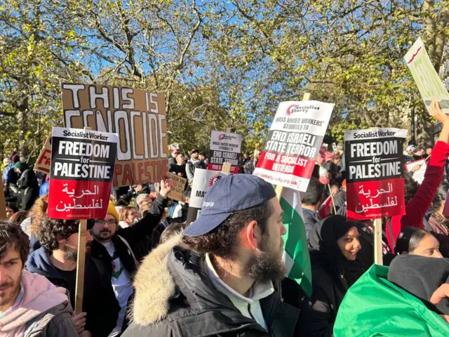 акция в лондоне