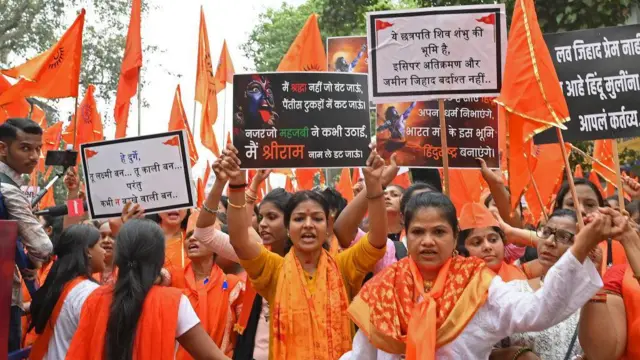 এবছরের জানুয়ারি মাসে মুম্বাইতে আয়োজিত একটি হিন্দু জন-আক্রোশ র‍্যালি