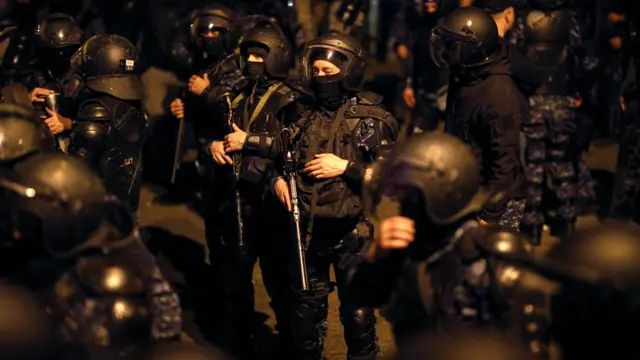 Полицейские в форме