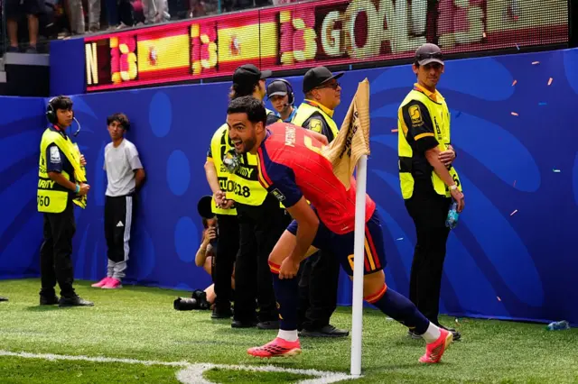 Mikel Merino, de España, celebra tras marcar el segundo gol de su equipo durante el partido de cuartos de final de la Copa Mundial de la FIFA 2026 entre España y Bélgica.