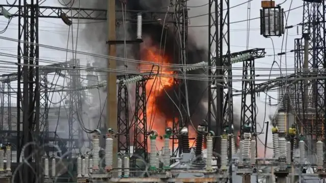 Пожежа на підстанції в Харкові після одного з російських ударів