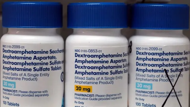 Амфетаміни підвищують рівень дофаміну в мозку та можуть допомогти полегшити деякі симптоми РДУГ