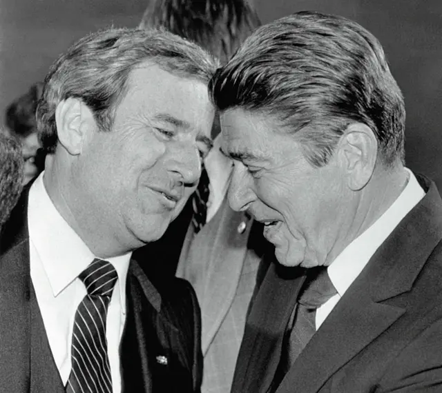 جری فالول، بنیانگذار «اکثریت اخلاقی» و رونالد ریگان، نامزد ریاست جمهوری حزب جمهوری خواه