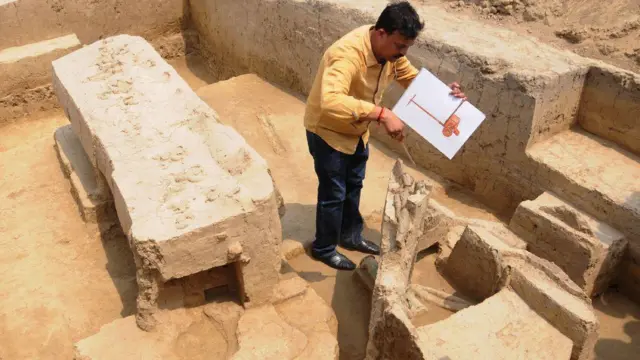 উত্তরপ্রদেশের বাগপতের সানৌলিতে মাটি খুঁড়ে আবিষ্কৃত হয়েছিল সিন্ধু-সভ্যতার আটটি কবর 