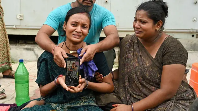 रोते लोग