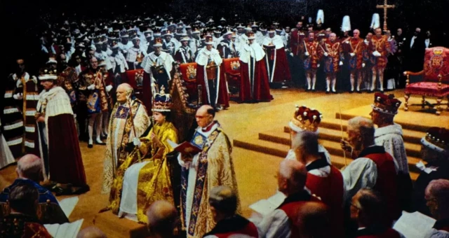 Kraliçe Elizabeth taç giyme töreni