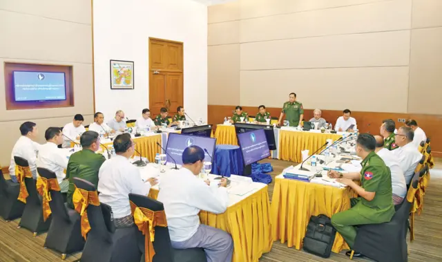 ဒုတိယဗိုလ်ချုပ်ကြီး ရာပြည့် ဦးဆောင်တဲ့ NSPNC အဖွဲ့ဝင်တွေရဲ့ အစည်းအဝေးတခု (ပုံဟောင်း) 