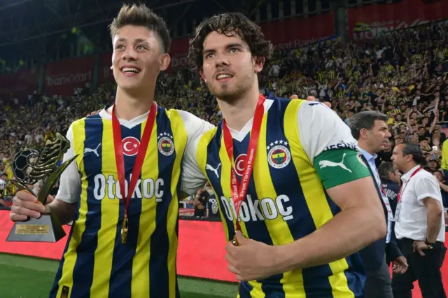 Arda Güler (solda) geçen sezon Real Madrid'e transfer oldu