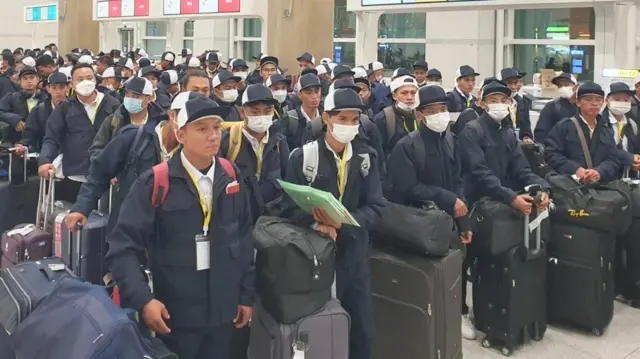 အမျိုးသားတွေ ပြည်ပအလုပ်အကိုင်အတွက် Demand သစ်တင်လျှောက်တာတွေကိုရပ်ဆိုင်း