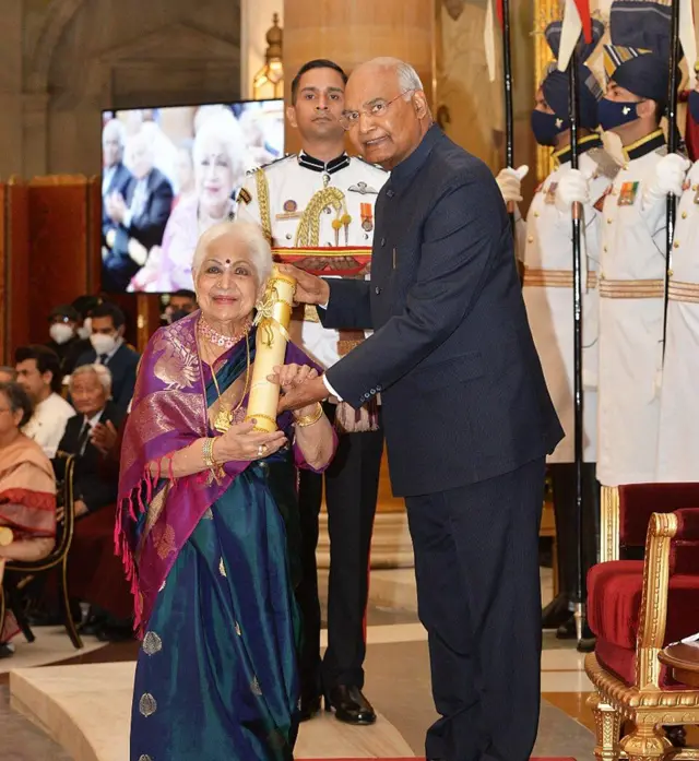 சௌகார் ஜானகி: வறுமையில் கைக்குழந்தையுடன் வாய்ப்பு தேடியவர் திரையுலகில் சாதனை படைத்த கதை