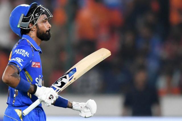 மும்பை vs ஹைதராபாத்