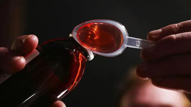 Kemenkes juga telah meminta kepada seluruh tenaga kesehatan pada Fasilitas Pelayanan Kesehatan untuk sementara tidak meresepkan obat-obatan dalam bentuk cair/sirup. 