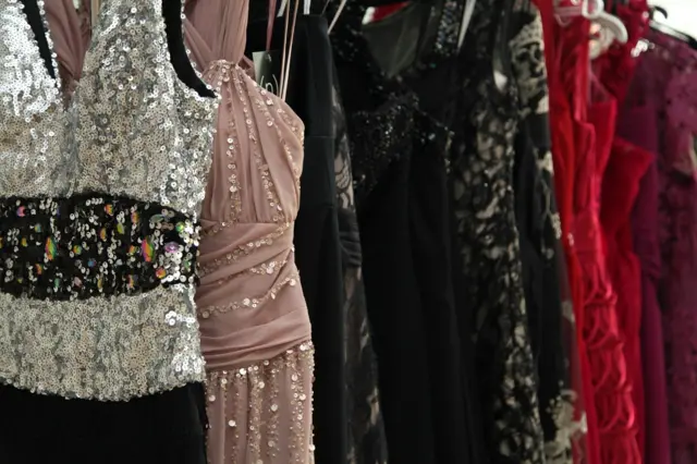 Dress wey dem use sequin make