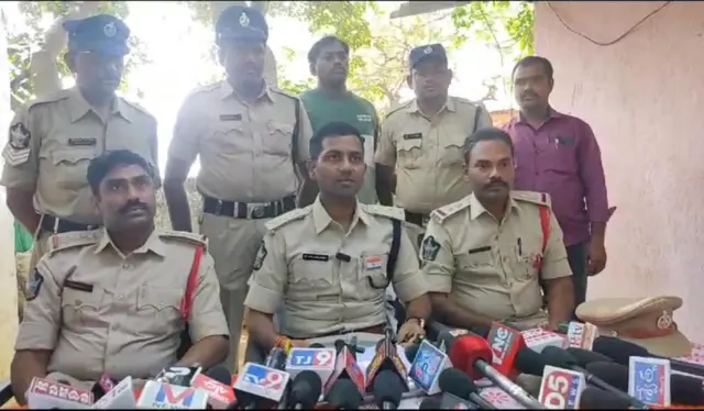 వివరాలు వెల్లడిస్తున్న DSP కిషోర్ కుమార్