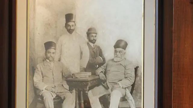 ছবি-সপরিবারের জামশেদজি টাটা।