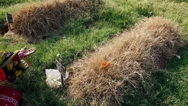 वाळवंटी भागात काही मृतदेह नैसर्गिकरीत्या ममीसारखे बनतात आणि अनेक वर्षं आहे त्या स्थितीच राहतात.