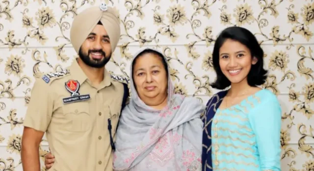 ਮਨਪ੍ਰੀਤ ਸਿੰਘ ਆਪੇਨ ਮਾਤਾ ਅਤੇ ਪਤਨੀ ਦੇ ਨਾਲ