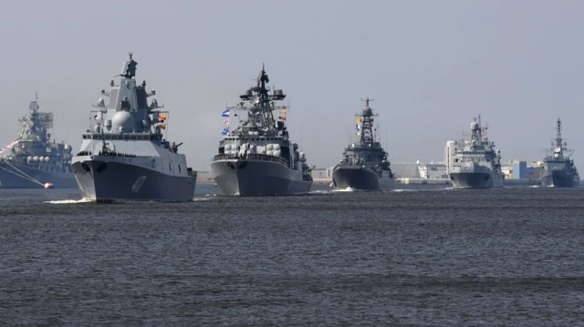 Meli za Urusi, zikiongozwa na meli ya kivita ya Admiral Gorshkov