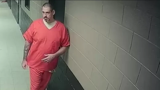 Кейси Уайттын түрмөдөгү акыркы сүрөттөрү жекшемби күнү чыккан