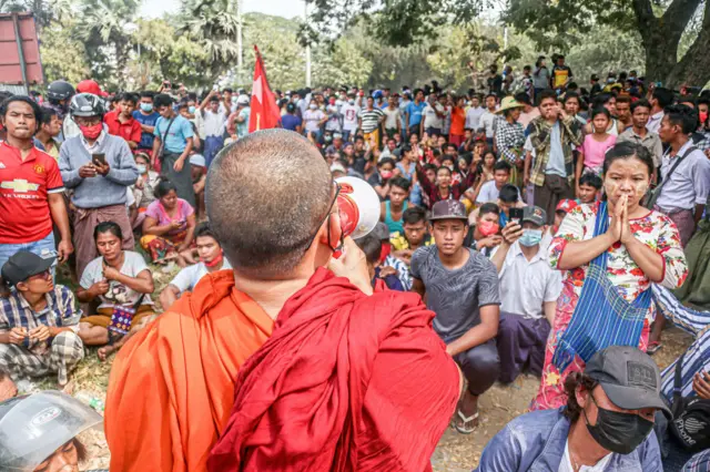 လူမှု အသိုင်းအဝိုင်းထဲ သံဃာထုရဲ့ ဩဇာလွှမ်းမိုး