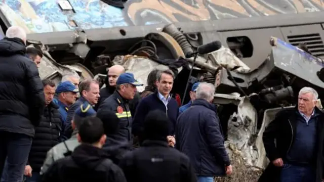 গ্রীসের প্রধানমন্ত্রী বলছেন দুর্ঘটনার জন্য 'মানবিক ভুল' দায়ী। 