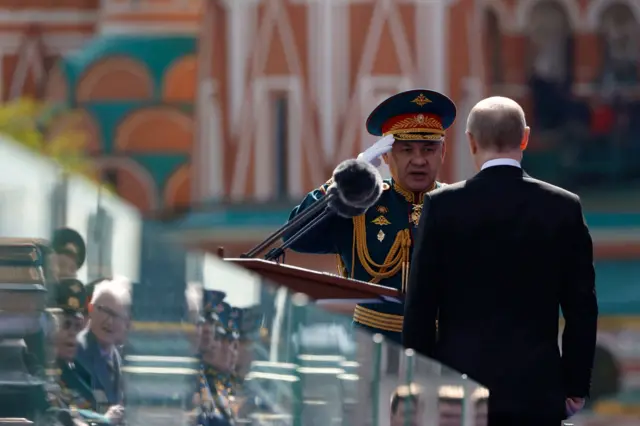 Владимир Путин менен Шойгу 9-майдагы парадда