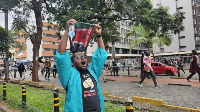 Mu ijoro ryo ku wa kane abigaragambya bagiye bagera kuri 'State House' aho Perezida Ruto atuye