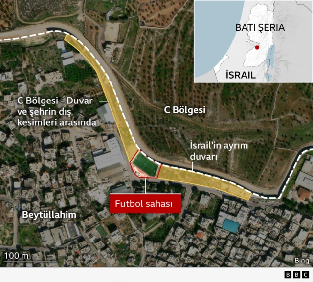 İsrail duvarını ve futbol sahasını gösteren bir harita.
