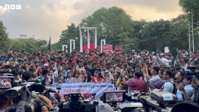 রাষ্ট্রপতির পদচ্যুতির দাবিতে আন্দোলনে বৈষম্যবিরোধী ছাত্র আন্দোলন