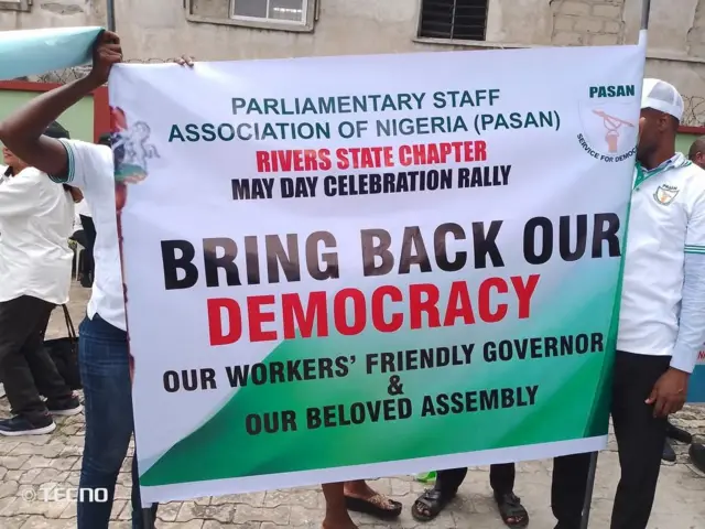 Pipo carry big banner wit inscription