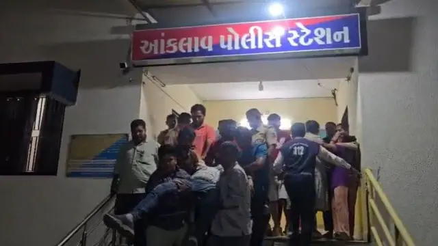 મતદાન, ગુજરાત, સ્થાનિક સ્વરાજ્ય આજે ગુજરાતમાં 15 મહાનગરપાલિકા, 84 નગરપાલિકા, 34 જિલ્લા પંચાયત તથા 260 તાલુકા પંચાયત માટે સામાન્ય ચૂંટણી માટે મતદાન યોજાશે. અમદાવાદ રાજકોટ વડોદરા સુરત જામનગર નવસારી મહેસાણા જામનગર ભાવનગર ગાંધીનગર કચ્છ ભૂજ જૂનાગઢ પોરબંદર અમરેલી પાટણ પાલનપુર બીબીસી ગુજરાતી ગુજરાત ચૂંટણી સ્થાનિક સ્વરાજ્યની સંસ્થાઓની ચૂંટણી જિલ્લા પંચાયત તાલુકા પંચાયત નગરપાલિકા મહાનગરપાલિકા