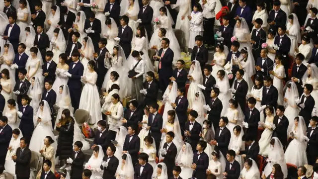 Birleştirme Kilisesi, toplu düğünler düzenlemekle de tanınıyor