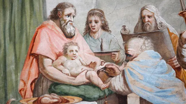 দীর্ঘদিন ধরে হাজামরা খৎনার কাজটি করে আসলেও এখন ডাক্তার দিয়ে করানোর চল বাড়ছে