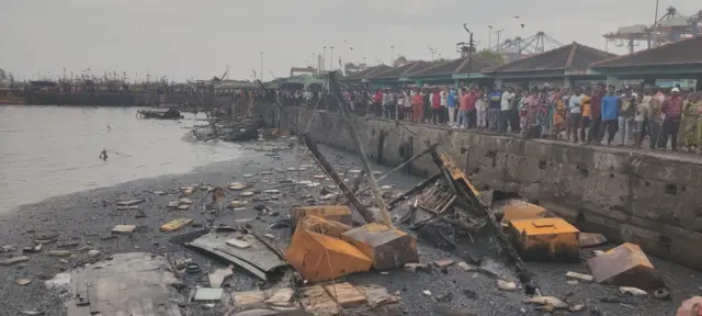 మంటల్లో కాలిపోయిన ఫిషింగ్ బోట్లు