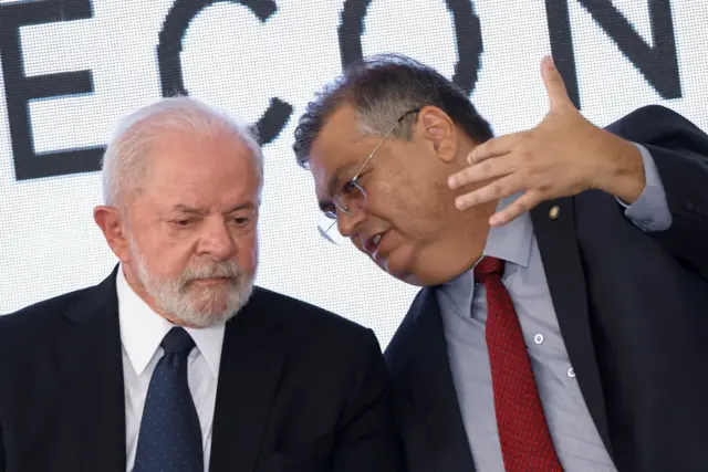 Lula e ministro Flávio Dino