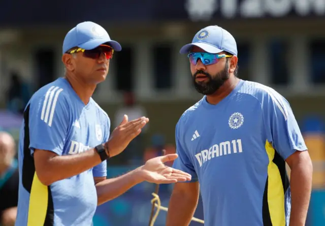 রাহুল দ্রাবিড় এবং রোহিত শর্মার কোচ অধিনায়ক জুটি একেবারে কাছ থেকে শিরোপা হাতে তুলতে পারেননি।