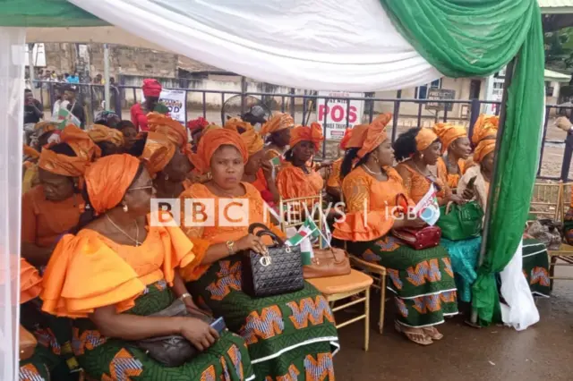 Otu ndị pụtara ịnabata onyeisiala Muhammadu Buhari n'Amaraku nke Isiala Mbano, Imo steeti