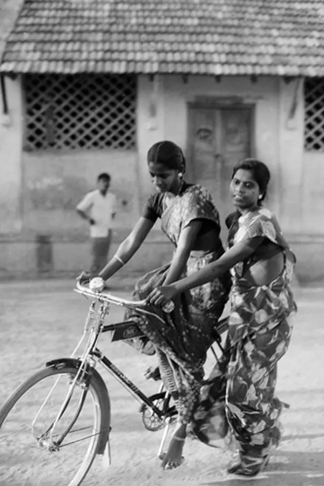 சைக்கிள் ஓட்டக் கற்றுக்கொண்டது புதுக்கோட்டை பெண்களின் வாழ்க்கையை மாற்றியது எப்படி?