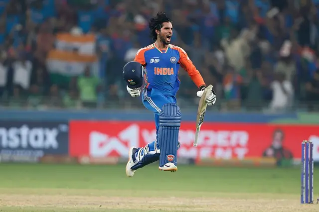 ඉන්දීය කණ්ඩායමේ ජයග්‍රහණය වෙනුවෙන් තිලක් වර්මා පන්දු 53කින් නොදැවී රැස් කළ ලකුණු 69 ප්‍රබල දායකත්වයක් ලබා දුන්නේය.