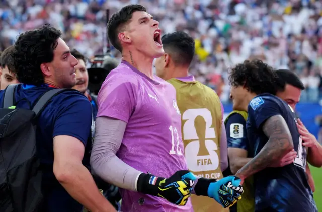 Goleiro paraguaio Orlando Gill 