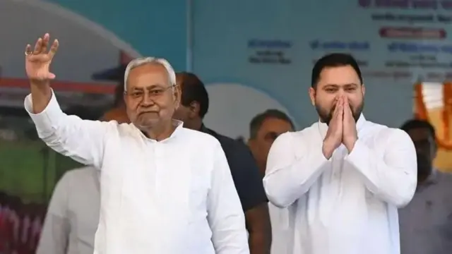 நிதிஷ் குமாருடன் தேஜஸ்வி யாதவ் (கோப்புப் படம்)