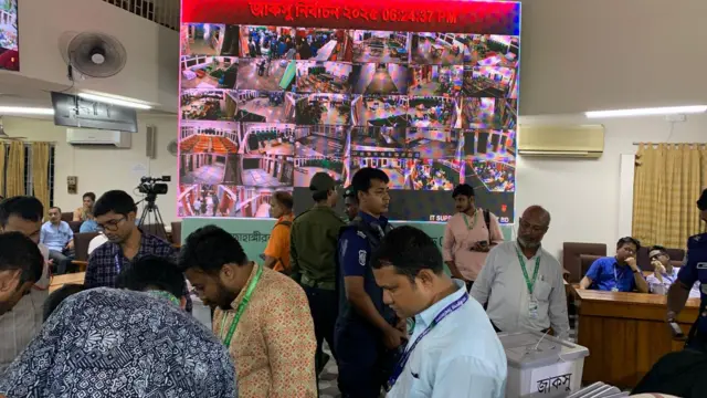 দিনব্যাপী ছড়ানো সংঘাত-সংঘর্ষের আতঙ্কে উদ্বেগের কথা জানান শিক্ষার্থীরা