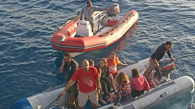 شملت جهود الإنقاذ عمليات جوية وبحرية، حيث تم إجلاء بعض الناجين بالطائرات والبعض الآخر بسفينة حربية. ولا تزال عمليات البحث جارية.