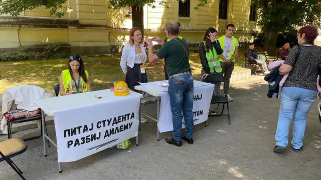 Na zaječarskim ulicama i okolnim selima su i studenti koji pozivaju da se izađe na izbore, izbori u zaječaru