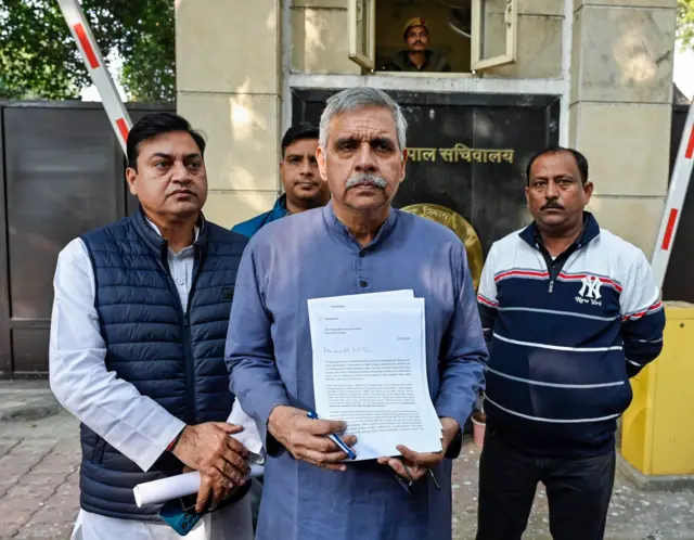 दिल्ली के उप राज्यपाल से मुलाक़ात करने के बाद संदीप दीक्षित